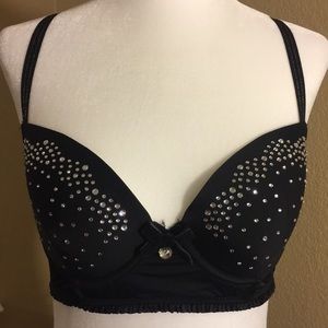Kenzie bras 32 D. Like new. Wire.